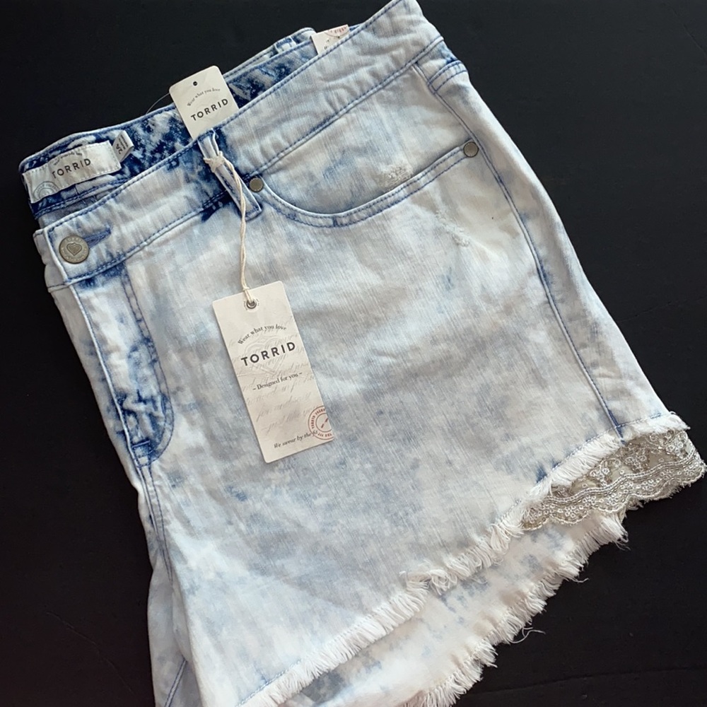 ✨Reduced NWT TORRID shorts - lace & beading - destructed- light wash -Plus Sized - Picture 1 of 14
